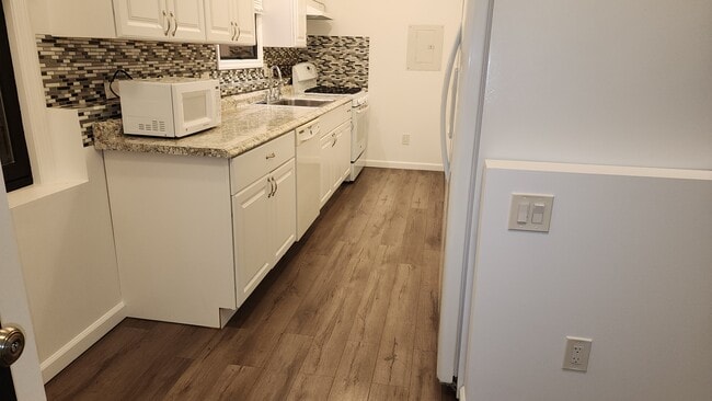 100 Washington Ave in Mastic, NY - Building Photo - Building Photo