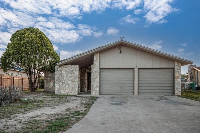 117 Philemon Dr in Del Rio, TX - Building Photo - Building Photo