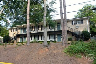 223 E Cloverhurst Ave in Athens, GA - Building Photo