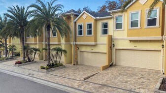 754 Grand Cypress Ln in Tarpon Springs, FL - Building Photo