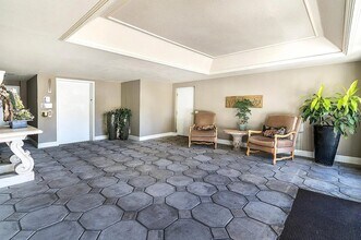 1650 Veteran Ave, Unit 204 in Los Angeles, CA - Building Photo - Building Photo