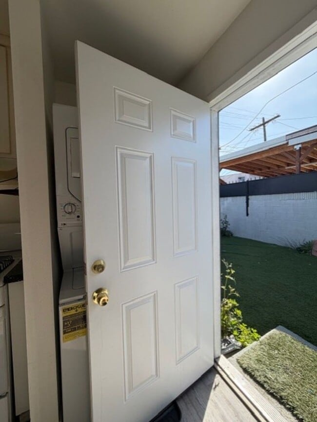 3320 W 66th St in Los Angeles, CA - Building Photo - Building Photo