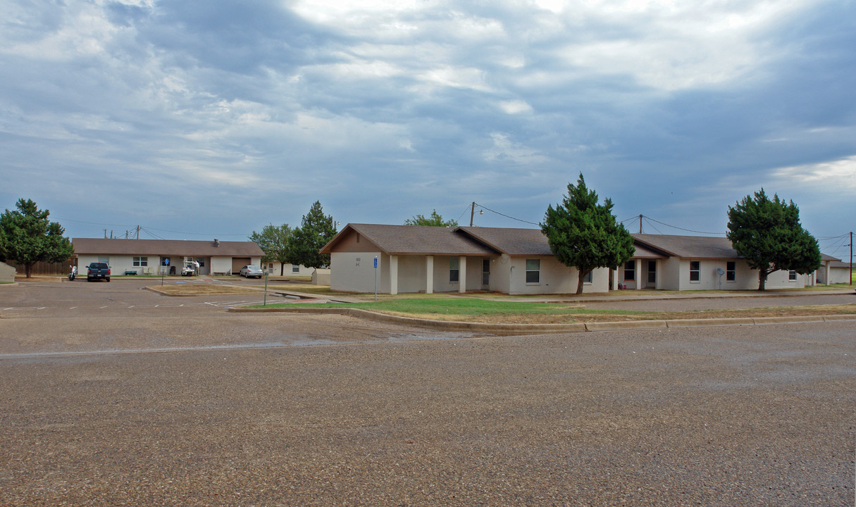 Cottonwood Square in Lorenzo, TX - Building Photo