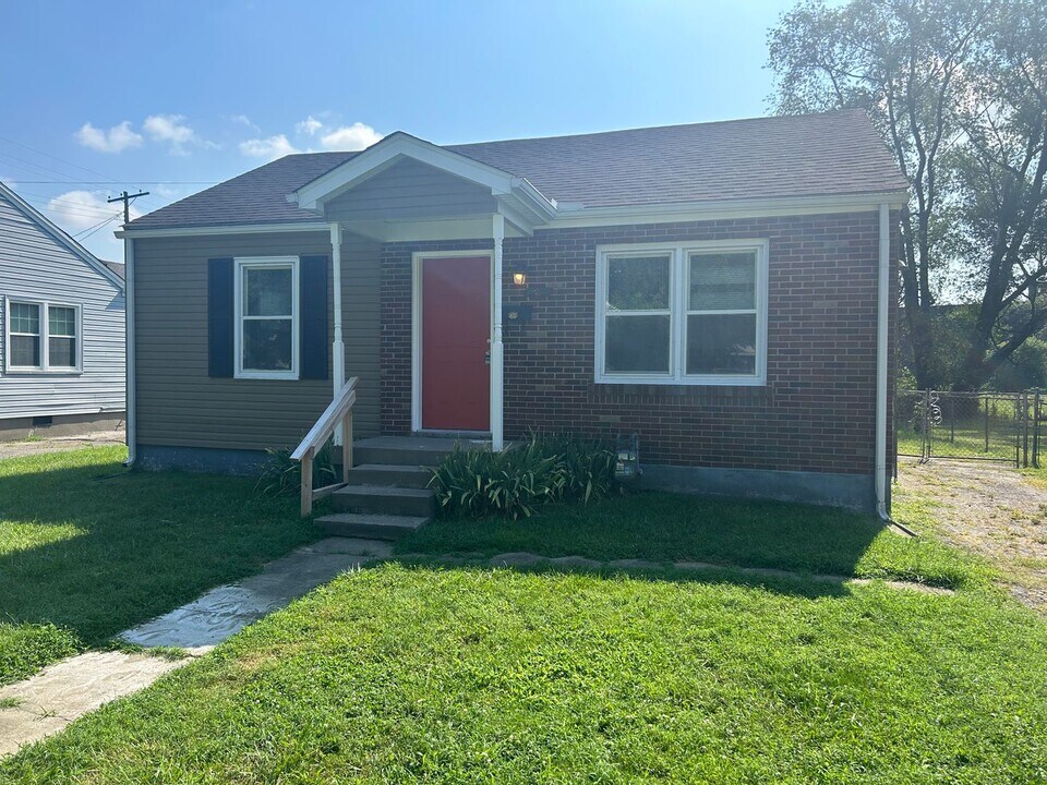 1562 Loney Ln in Louisville, KY - Building Photo