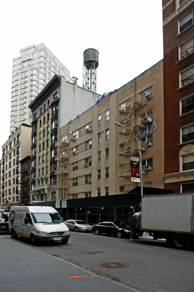 29 W 64th St in New York, NY - Building Photo - Building Photo