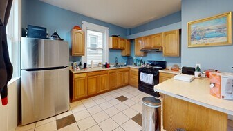 50 Burnett St in Boston, MA - Building Photo