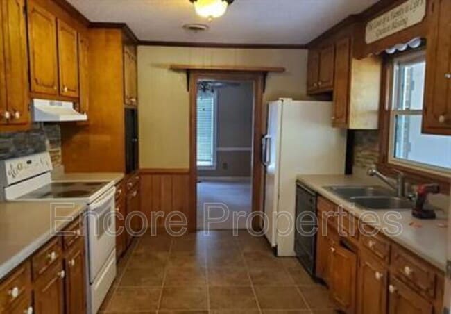 1916 S Main St in Fuquay Varina, NC - Building Photo - Building Photo