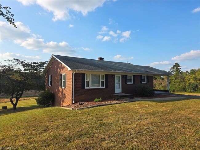 3482 NC-268 in Siloam, NC - Building Photo - Building Photo
