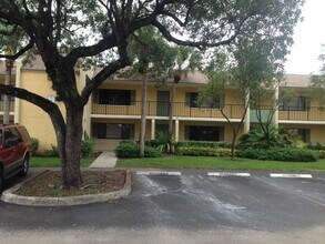 407 Meadows Cir in Boynton Beach, FL - Foto de edificio - Building Photo