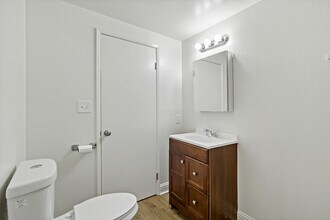 Oakwood Townhomes in El Sobrante, CA - Building Photo - Building Photo
