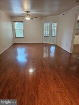 3315 Wyndham Cir in Alexandria, VA - Building Photo