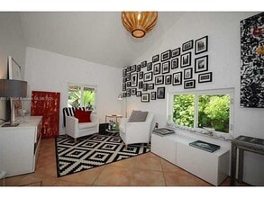 273 NW 92nd St in Miami Shores, FL - Building Photo - Building Photo