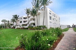 2101 Atlantic St in Melbourne Beach, FL - Building Photo