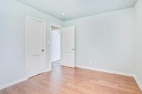 2446 Lynn Iris Dr photo'