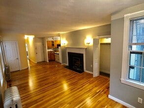 82 Phillips St, Unit 2 in Boston, MA - Foto de edificio - Building Photo