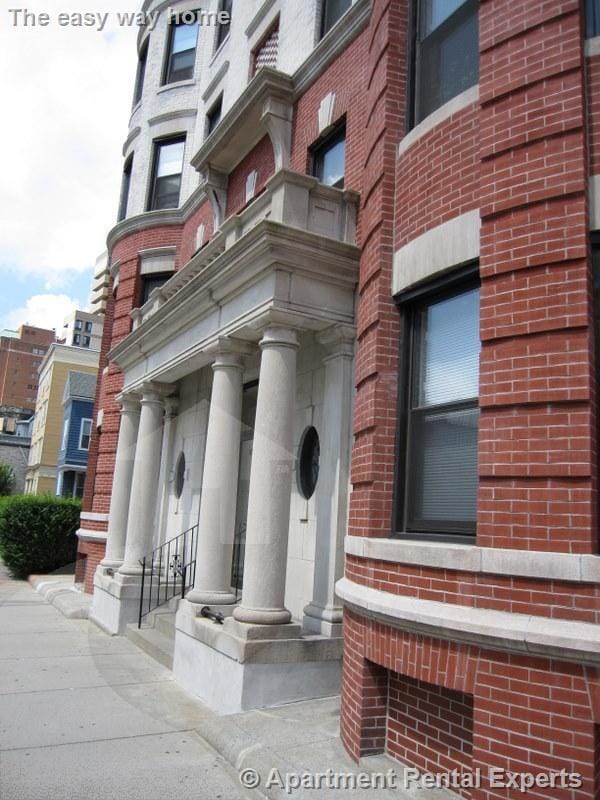881 Massachusetts Ave
