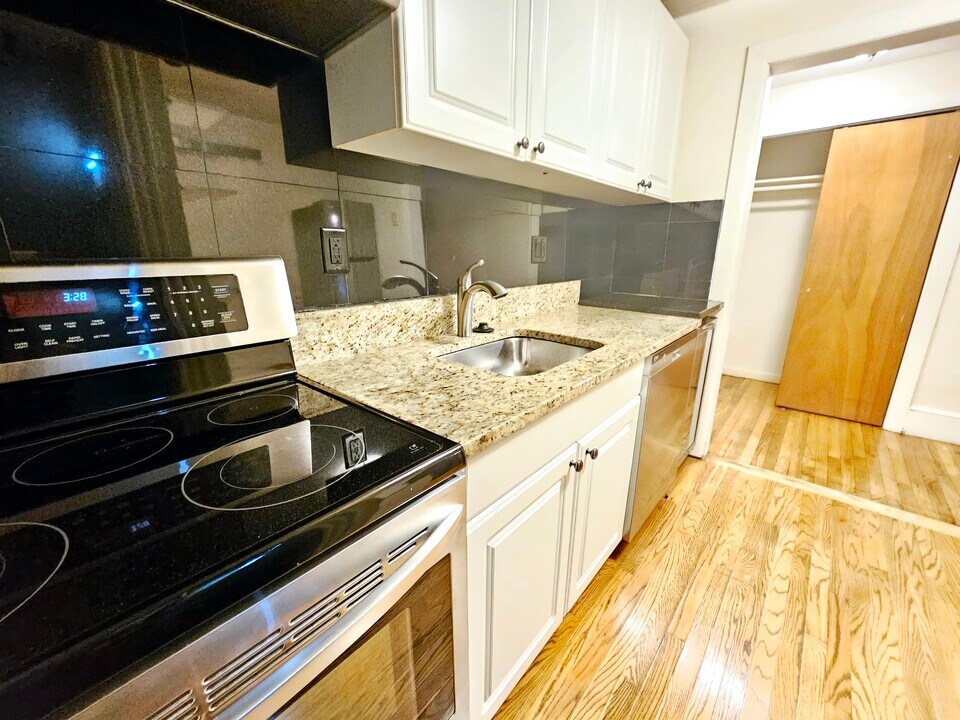 208 Commonwealth Ave, Unit 8 in Boston, MA - Foto de edificio