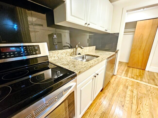 208 Commonwealth Ave, Unit 8