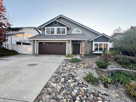 3744 Via Picante in La Mesa, CA - Building Photo