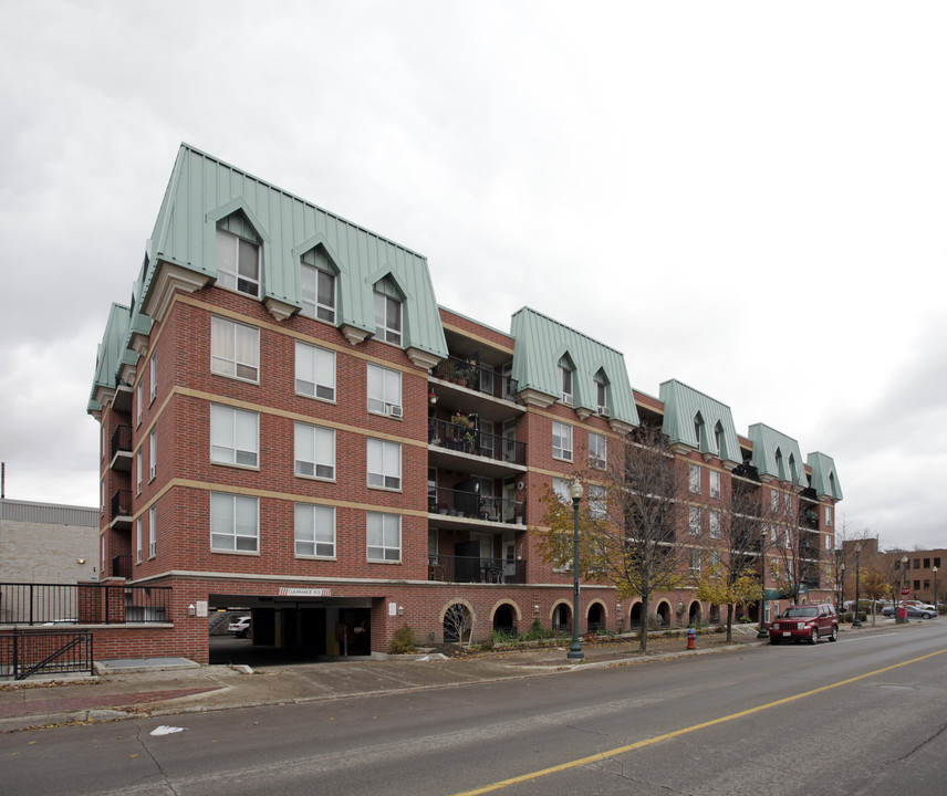 Jean and Howard Caine Apartments in Oakville, ON - Building Photo