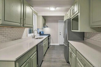 44 University Heights Dr in Stony Brook, NY - Building Photo - Building Photo