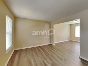 8428 Stratford Ct in Florence, KY - Building Photo - Building Photo