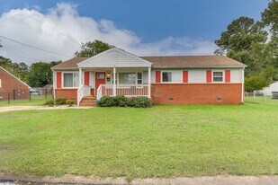 1011 Robinson Rd in Portsmouth, VA - Building Photo