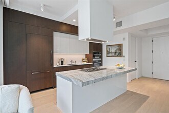 1211 W Riverside Dr in Austin, TX - Building Photo - Building Photo