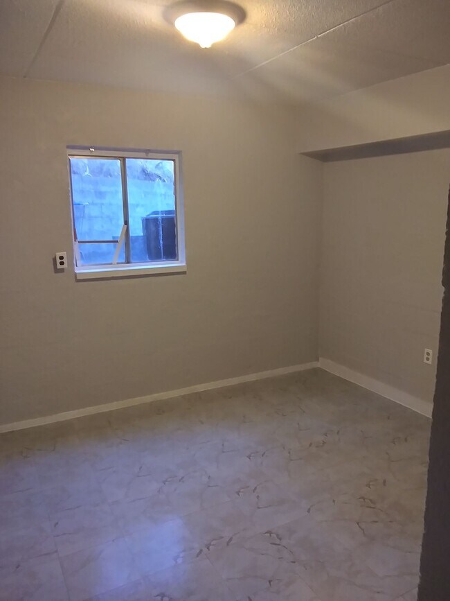 136 S 10th St in Williamsburg, KY - Foto de edificio - Building Photo