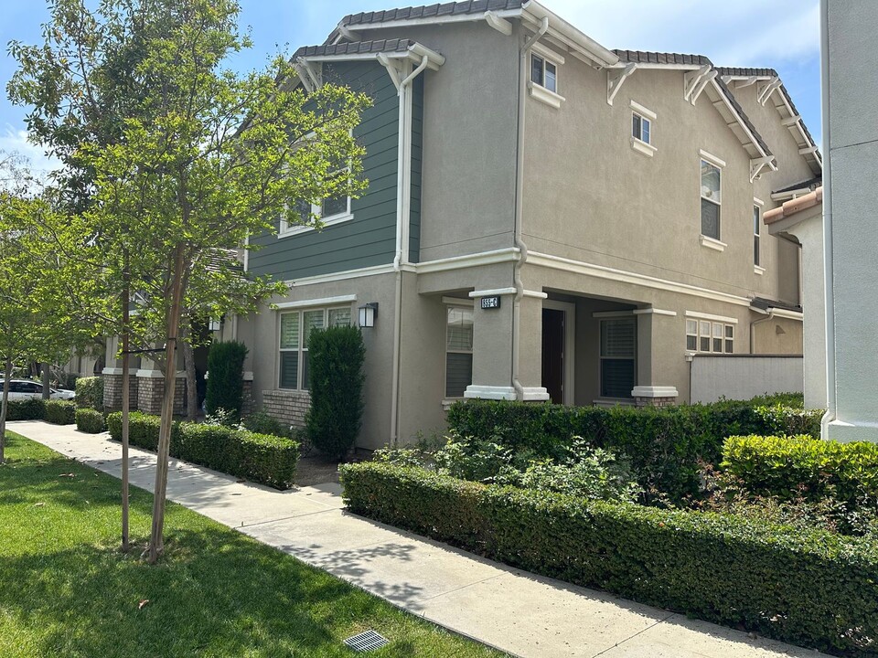855 East Mountain Way in Azusa, CA - Building Photo