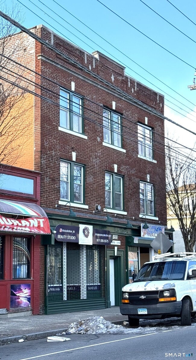 1333 E Main St in Bridgeport, CT - Building Photo - Building Photo