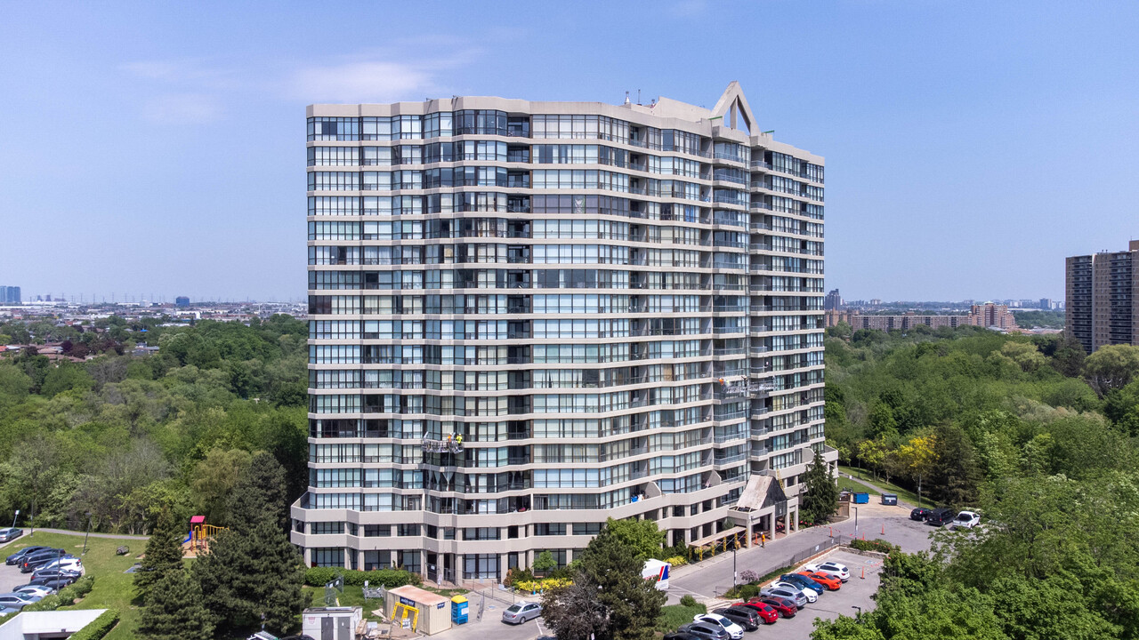 5 Rowntree Rd in Toronto, ON - Building Photo