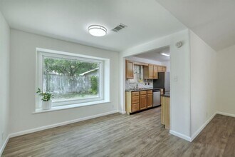 9001 Lodge Ct in Austin, TX - Building Photo - Building Photo