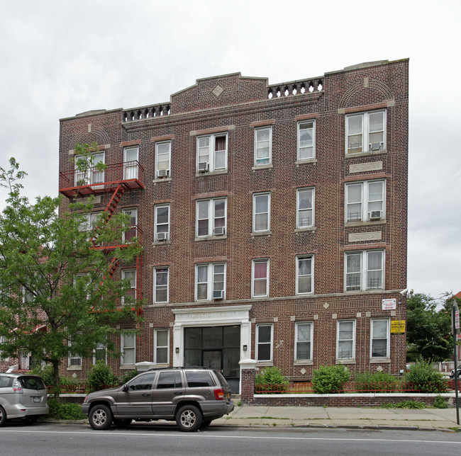 Majestic Court in Brooklyn, NY - Building Photo - Building Photo