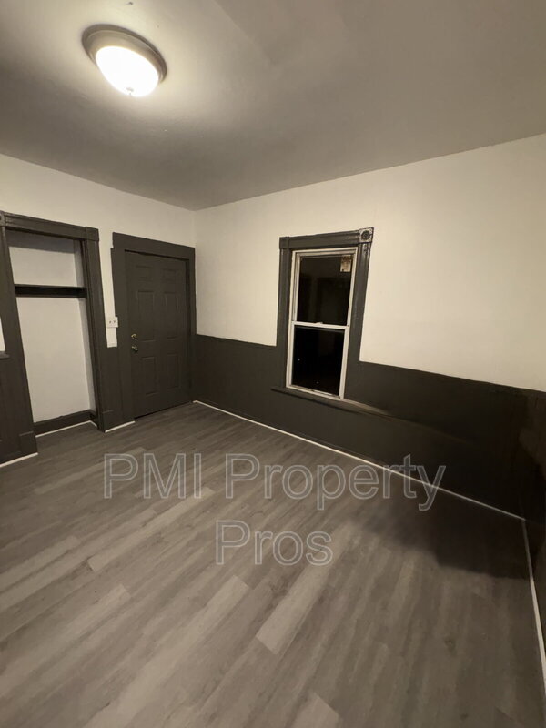 140 E Chambers St in Milwaukee, WI - Building Photo - Building Photo