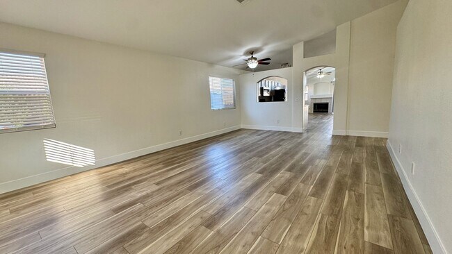 7032 Golden Desert Ave in Las Vegas, NV - Building Photo - Building Photo