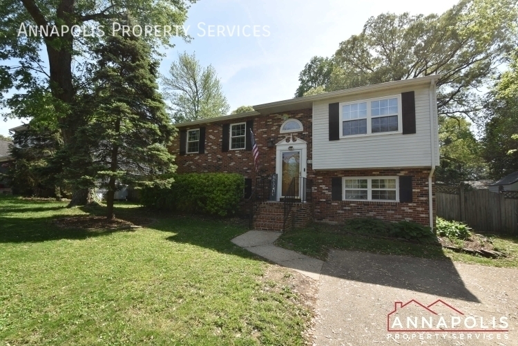1119 Crestview Dr in Annapolis, MD - Building Photo