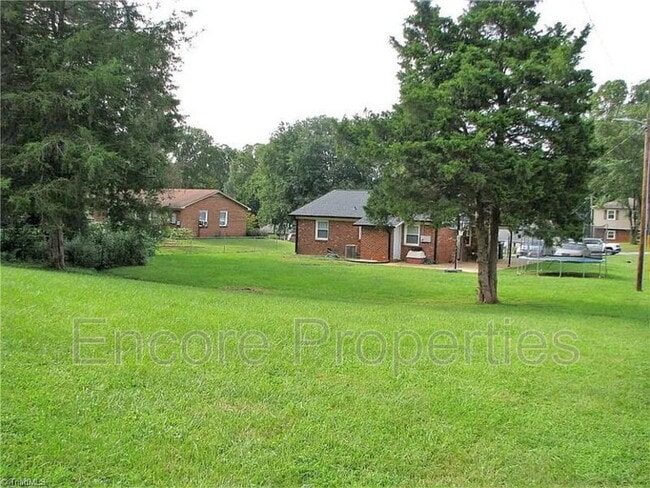 1604 Bainbridge Rd in Kernersville, NC - Building Photo - Building Photo