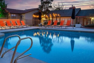 Overlook in Albuquerque, NM - Building Photo