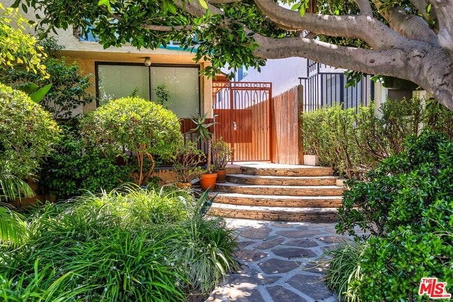 938 5th St in Santa Monica, CA - Building Photo - Building Photo