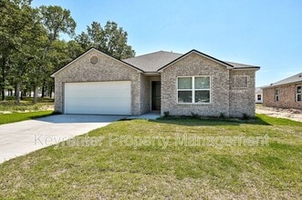 504 Old Hickory Ln in Perkins, OK - Building Photo - Building Photo