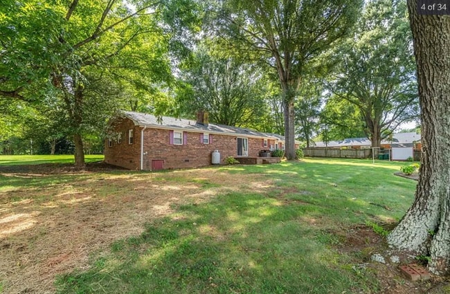 825 Reynolds Rd in Lewisville, NC - Building Photo - Building Photo