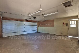 703 W 1st St in Mesa, AZ - Foto de edificio - Building Photo