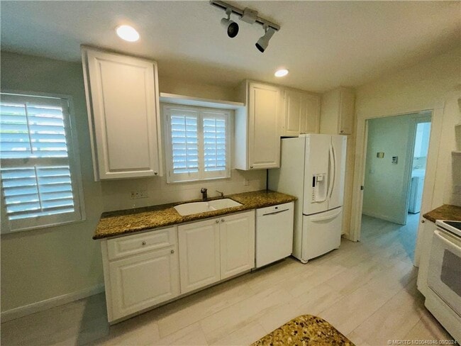 property at 781 SW Balmoral Trce