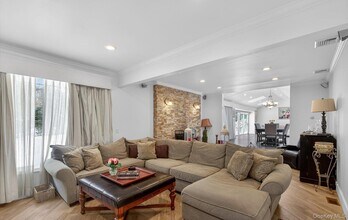 11 Juneau Blvd in Woodbury, NY - Building Photo - Building Photo