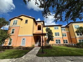 5467 Vineland Rd in Orlando, FL - Building Photo