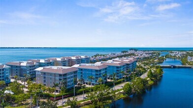 395 Aruba Cir in Bradenton, FL - Building Photo - Building Photo