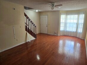 12608 Castle Hill Dr in Tampa, FL - Foto de edificio - Building Photo