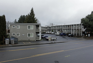 Tigard Terrace Apartments in Tigard, OR - Building Photo - Building Photo