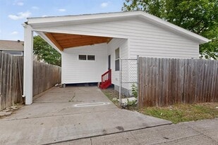 1305 NW 14th St in Grand Prairie, TX - Building Photo